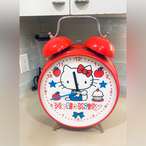 ๐๐๐GIANT HELLO KITTY ALARM CLOCK๐๐๐๐ - Picture 2 of 11